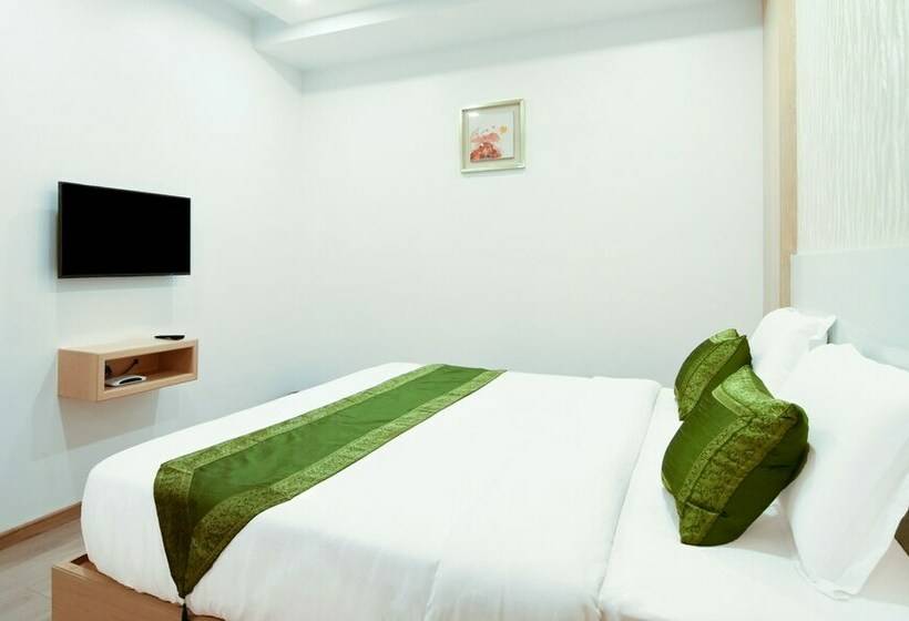 Номер Deluxe, Treebo Vinayak Inn