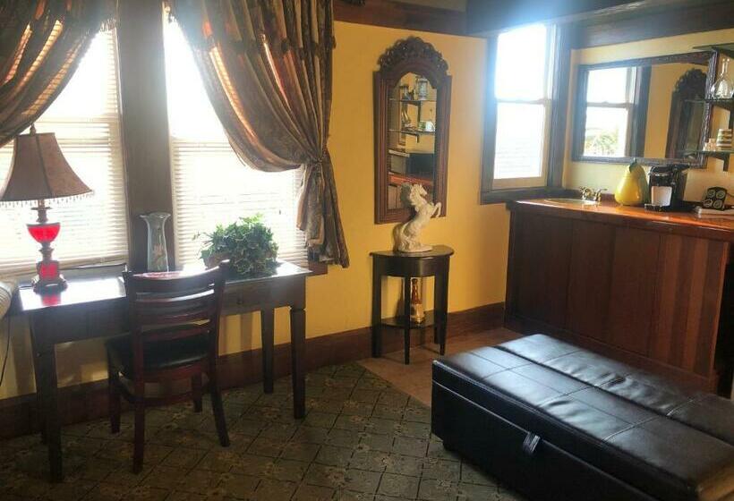 자쿠지 스위트, Shorelight Inn
