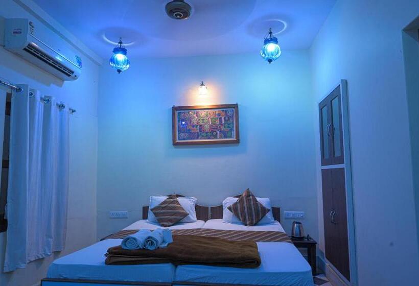 Quarto Estandar, Renuka