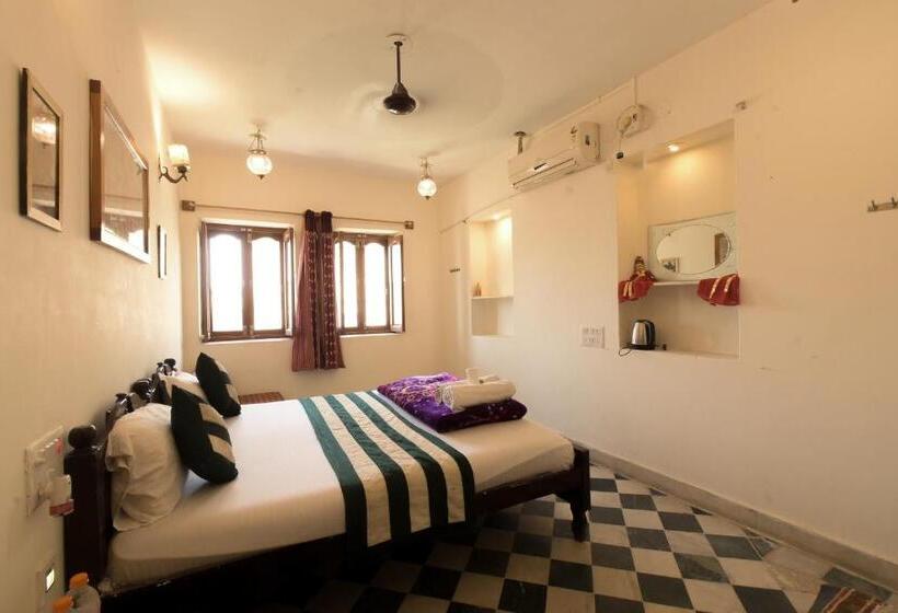 Quarto Deluxe, Renuka