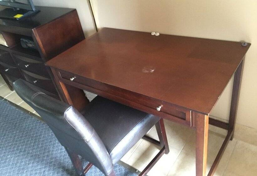 Номер Deluxe, Highway Inn