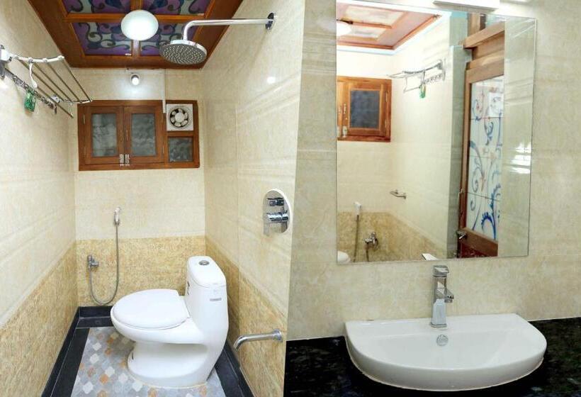Четырехместный Номер Классик, Shri Swarna S Palace   A Business Class