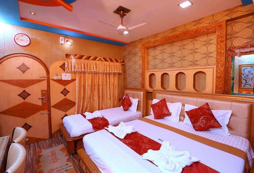 经典四人房间, Shri Swarna S Palace   A Business Class