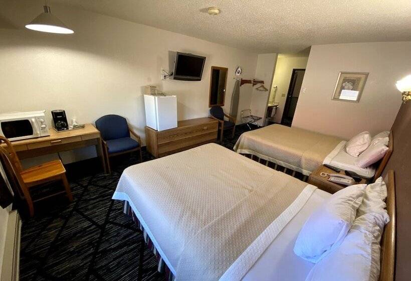 Номер Стандарт 2 Двуспальные Кровати, Woodland Inn & Suites