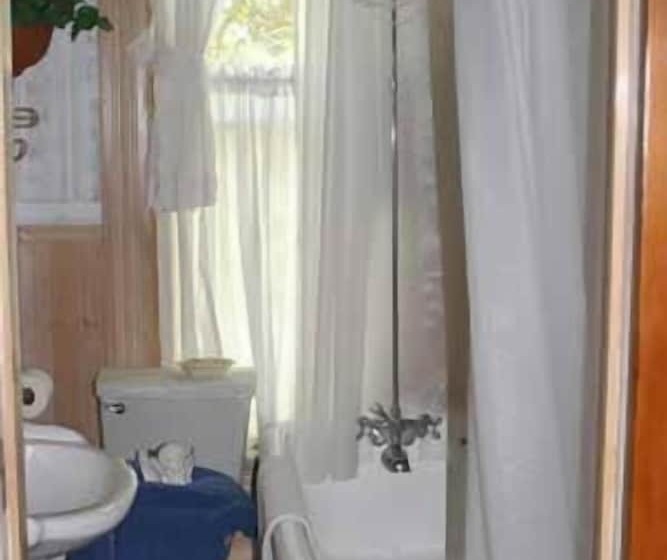 클래식 룸 더블 침대, Angel Rose Bed & Breakfast