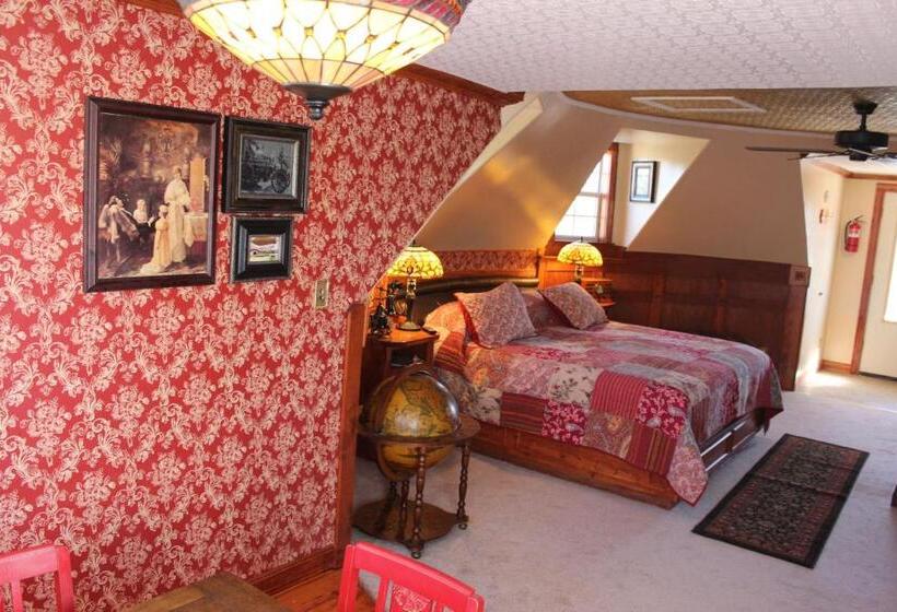 Люкс Кровать Кинг, Book Nook Inn