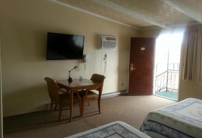 Mini Suite, Bristlecone Motel