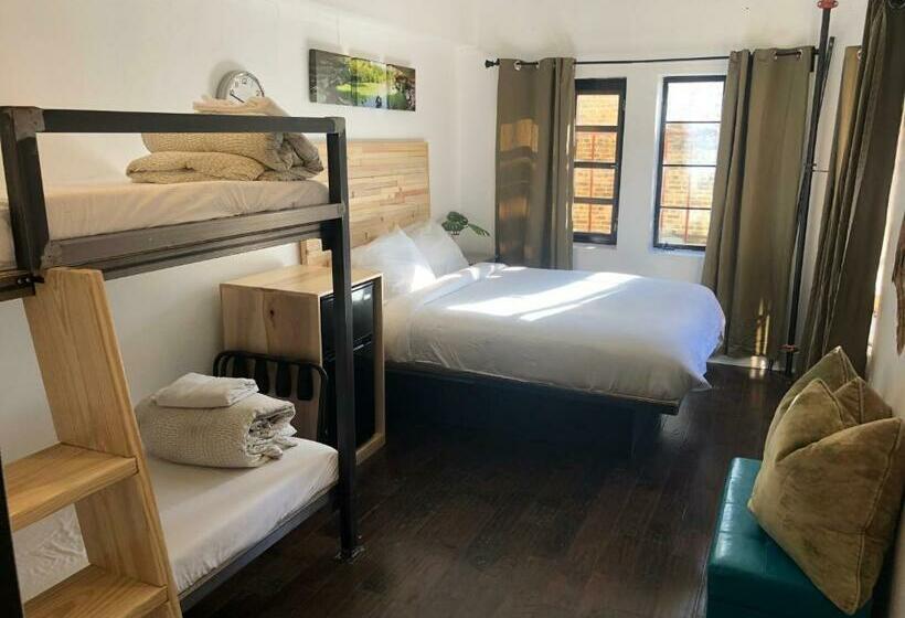 Пентхаус Люкс, Firehouse Hostel