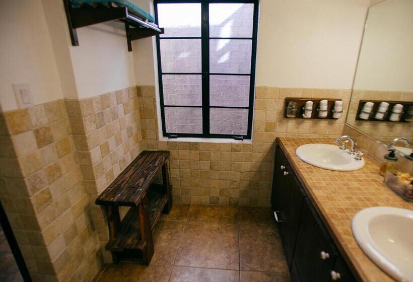 Пентхаус Люкс, Firehouse Hostel