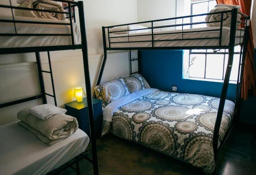 Номер Стандарт Четырехместный Совместный Санузел, Firehouse Hostel