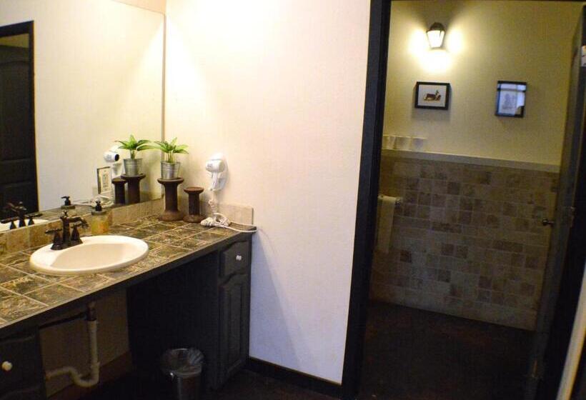 Люкс Повышенной Комфортности, Firehouse Hostel