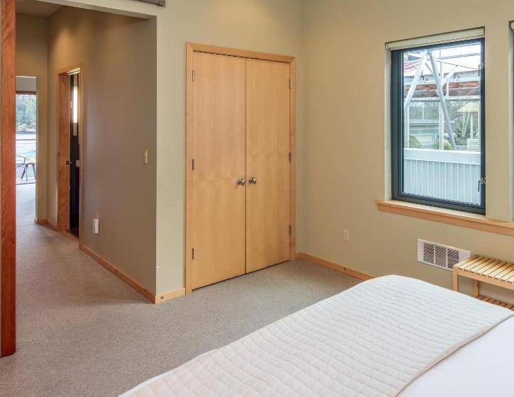 شقة دور أخير غرفتين نوم, Island Inn At 123 West