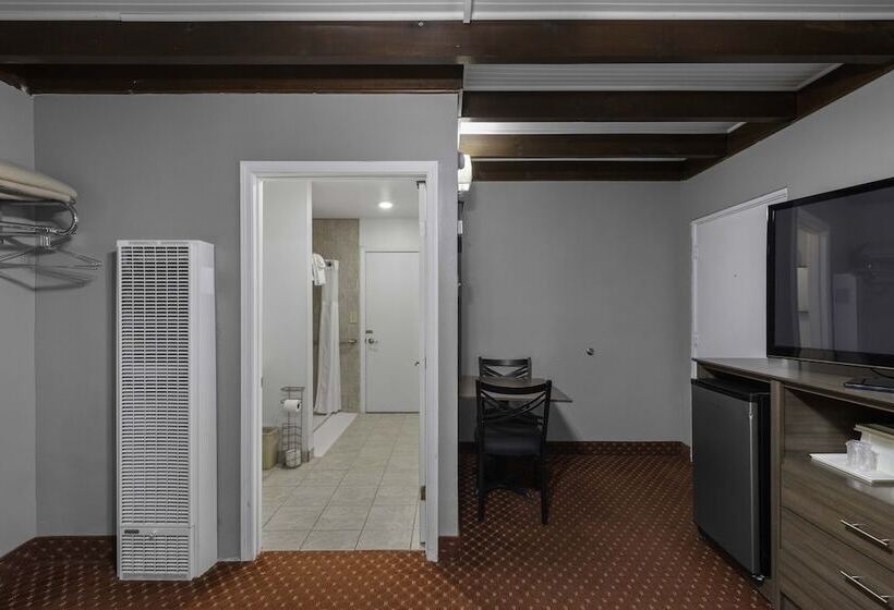 Номер Стандарт 2 Двуспальные Кровати, Budget Lodge