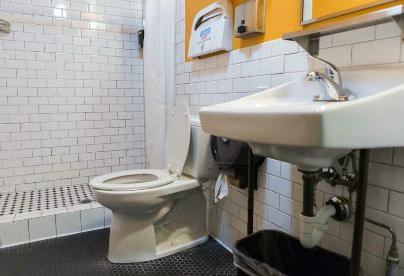 バス共有のスタンダードルーム, American Hotel Hostel