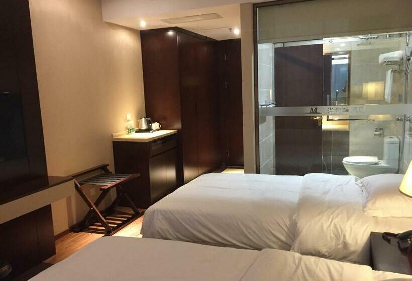 Quarto Estandar, Milton