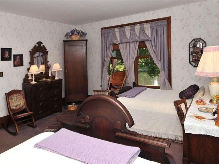 Трехместный Номер Стандарт с Балконом, Victorian Loft Bed And Breakfast