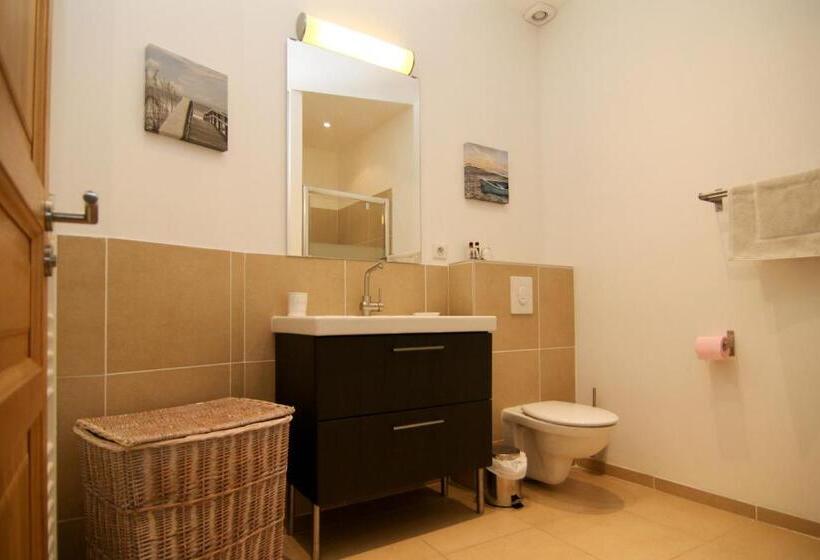 Апартаменты 2 Спальни с Балконом, Mas De La Rivoire B&b