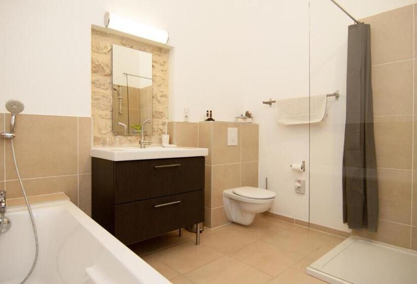 Люкс Повышенной Комфортности, Mas De La Rivoire B&b