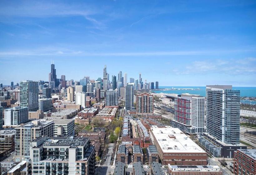 Suite, Marriott Marquis Chicago