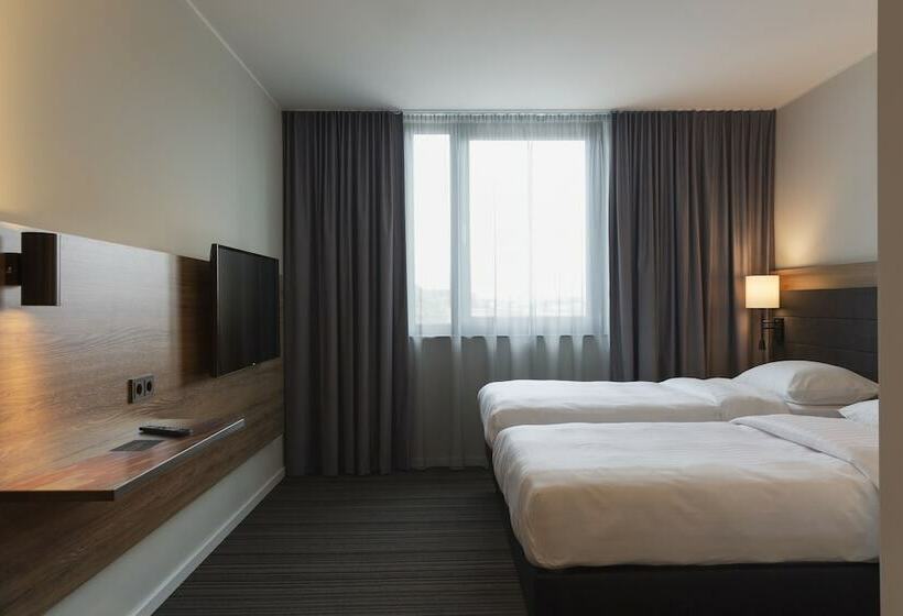 Номер Стандарт, Moxy Stuttgart Airport/messe
