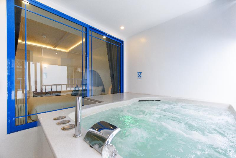 Номер Deluxe с Гидромассажем, Costa Village Bangsaray