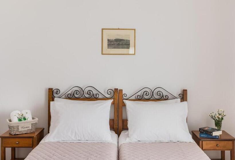 이코노미 룸, Iliada Rooms