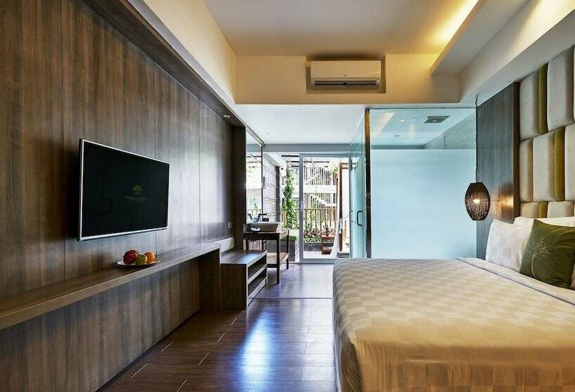 اتاق لوکس با چشم‌انداز استخر, The Crystal Luxury Bay Resort Nusa Dua