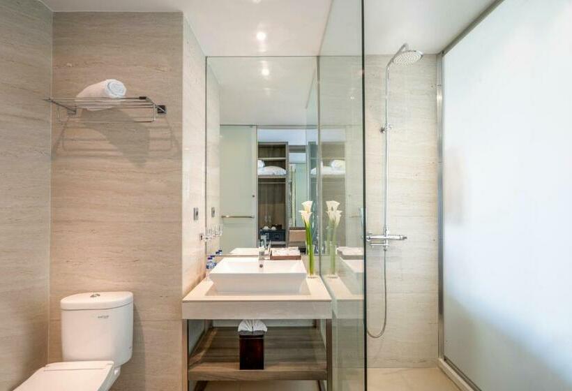 اتاق لوکس با چشم‌انداز استخر, The Crystal Luxury Bay Resort Nusa Dua