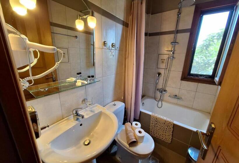 اتاق استاندارد با بالکن, Skourgias Rooms