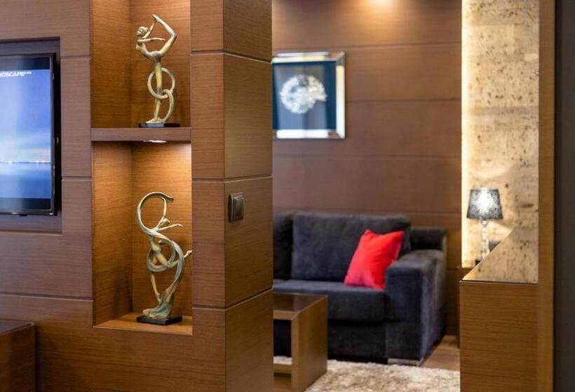 キングサイズベッドのデラックススイート, Family Hotel Strannopriemnitza