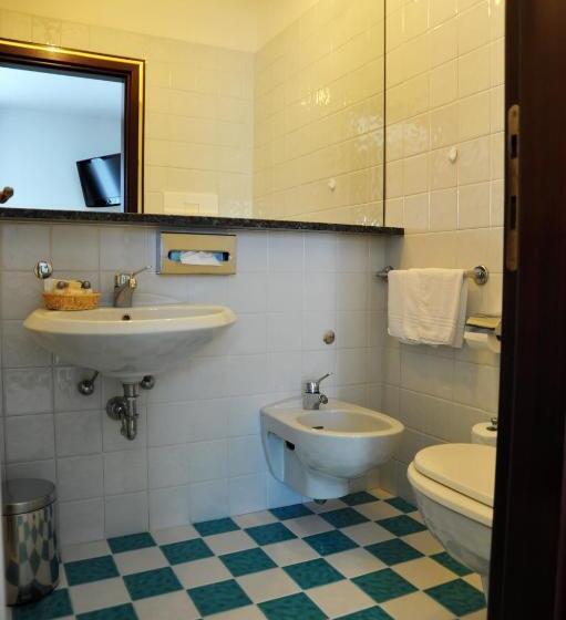 Quarto Standard Vista Mar Lateral com Sacada, Beny