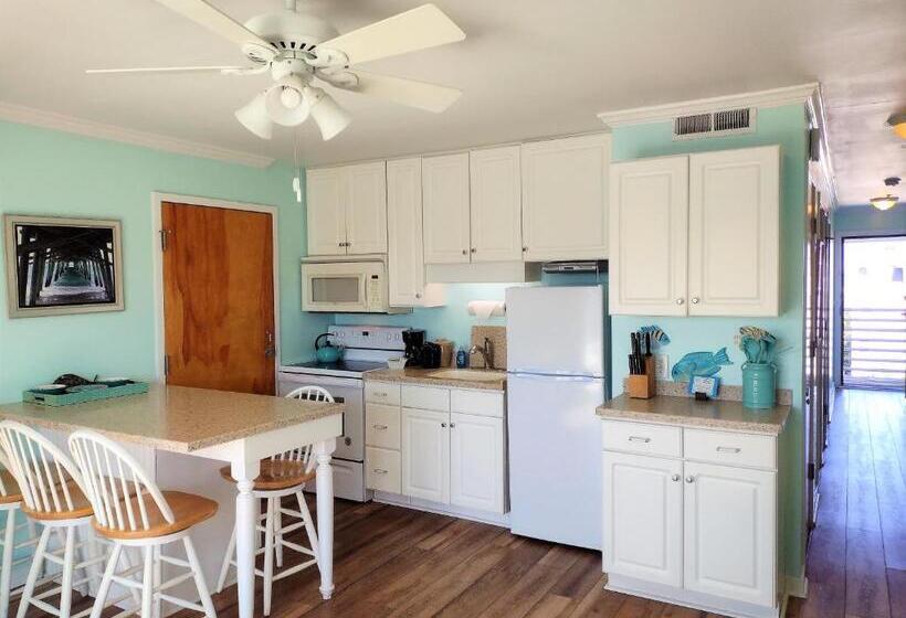 Люкс Кровать Кинг, Sandpeddler Inn And Suites