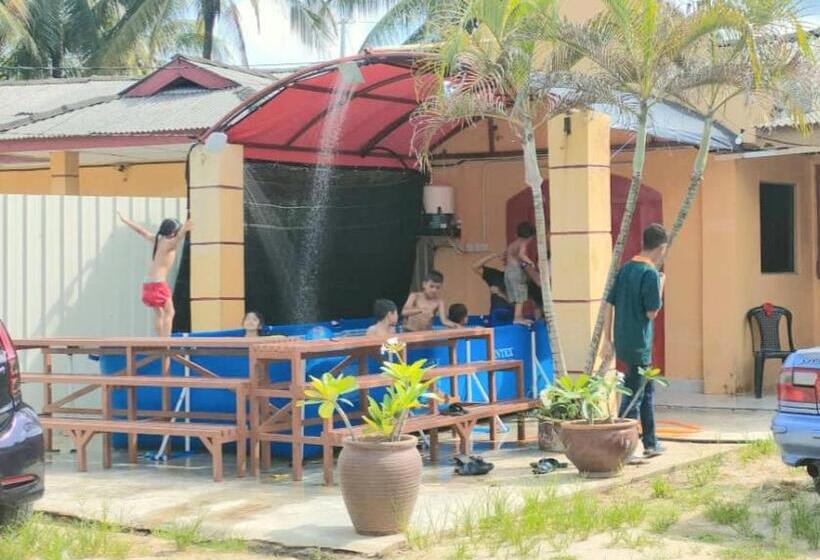 Номер Стандарт Трехместный, Irama Resort Amir Yjs , Pantai Irama Bachok