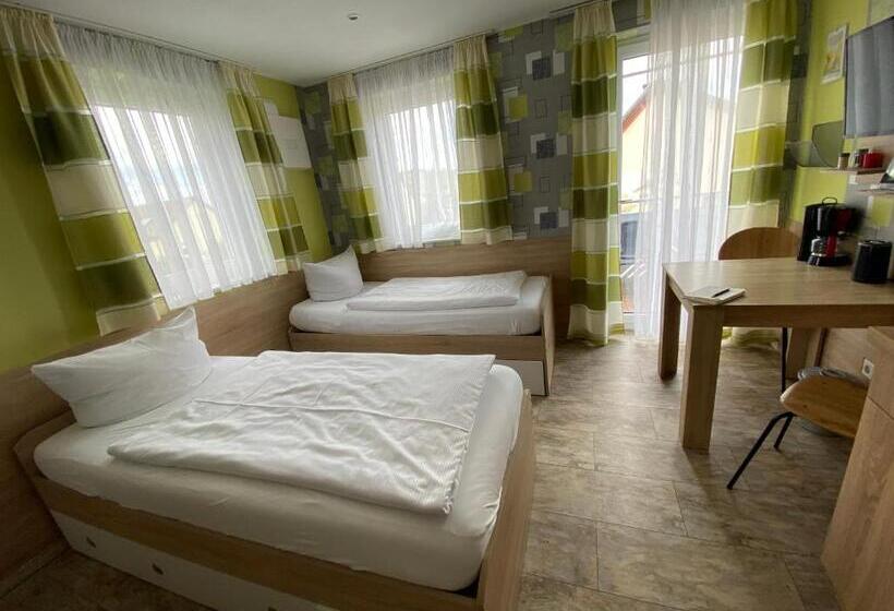 Номер Стандарт, Monteurwohnung Am Kirchberg
