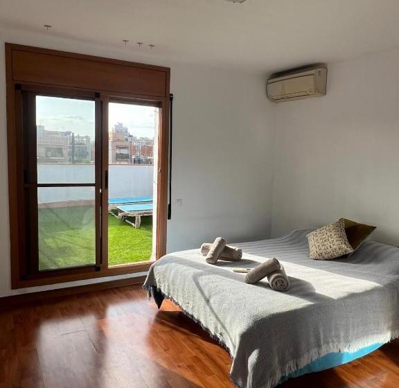 اتاق لوکس با بالکن, Private Double Room In A Shared Penthouse With Patios