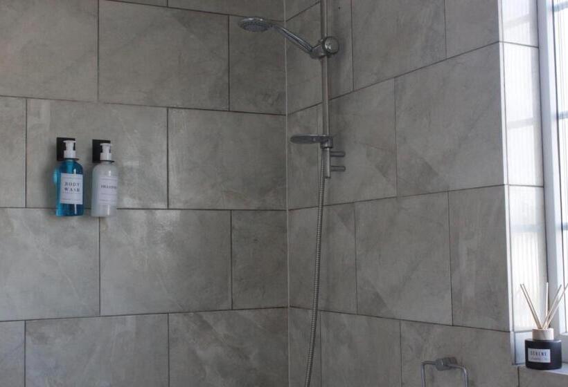 Номер Стандарт, Elegant Room In St Albans