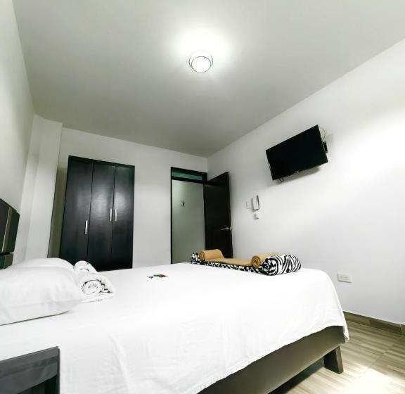 Номер Стандарт, Safaris Versalles