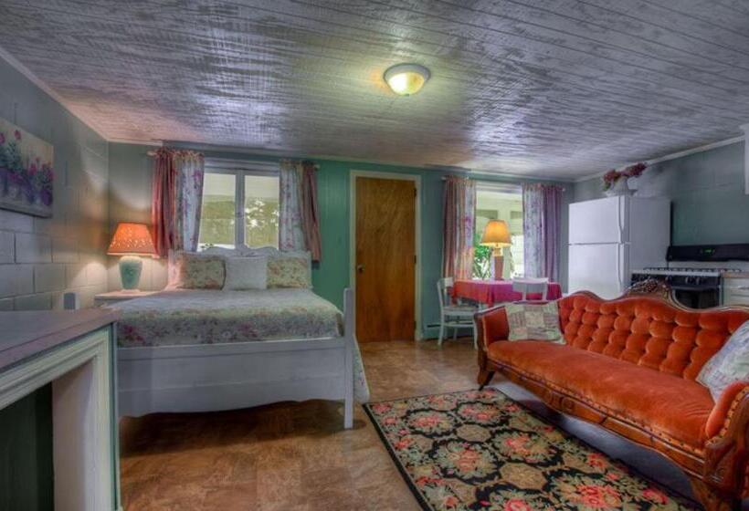 Люкс 2 Спальни, Cottage Place On Squam Lake   Suites