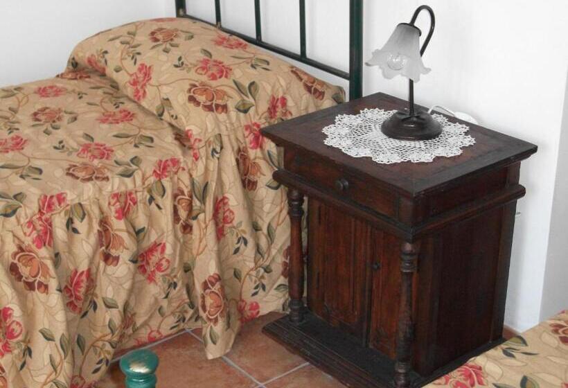 Номер Стандарт с Балконом, Villa Delle Rose B&b