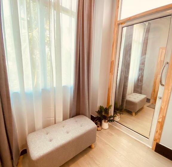 패밀리 룸, Triple J Hotel Trang