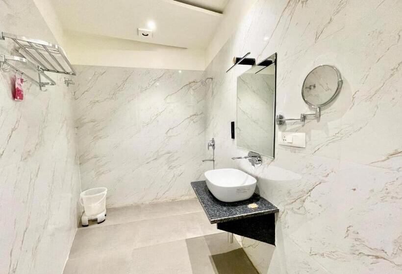 Номер Deluxe, Vedangam Inn ! Varanasi   Forɘigner S Choice ! Fully Air Conditioned Hotel With Parking Availability