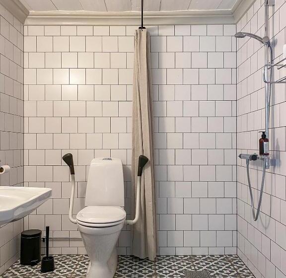 Номер Стандарт, Trädgårdshotellet årås Säteri Och Trädgårdar