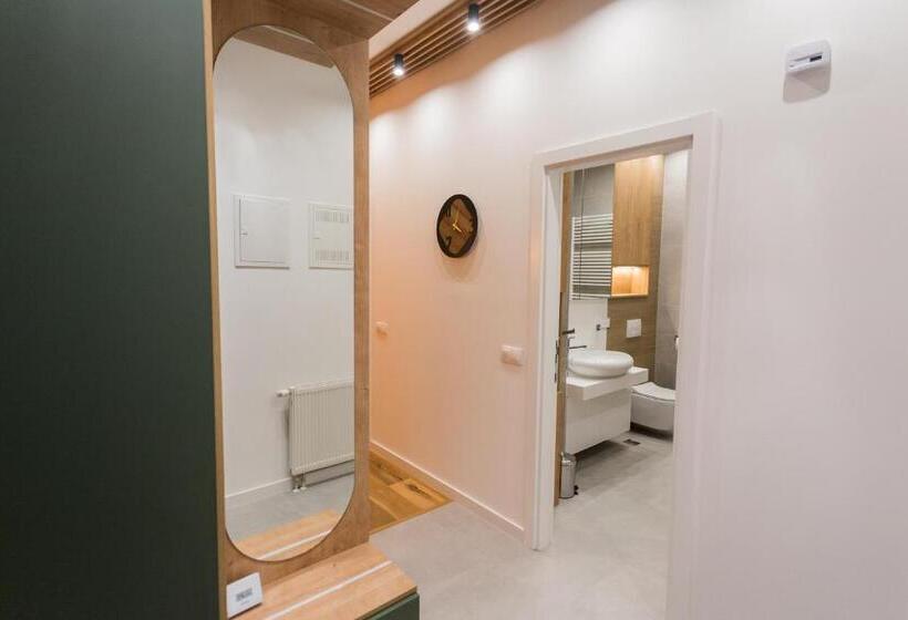 سوییت جونیور, Aparthotel Phoenix