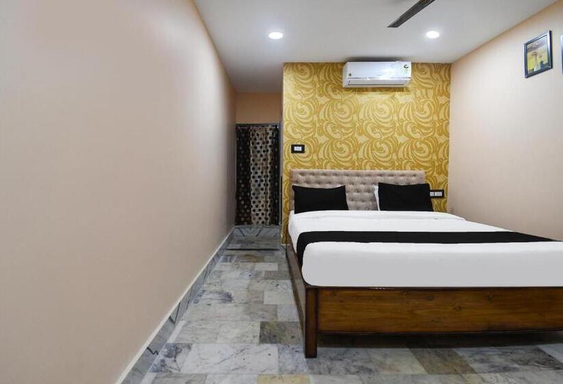 اتاق کلاسیک سه تخته, Oyo Hotel Silver Star