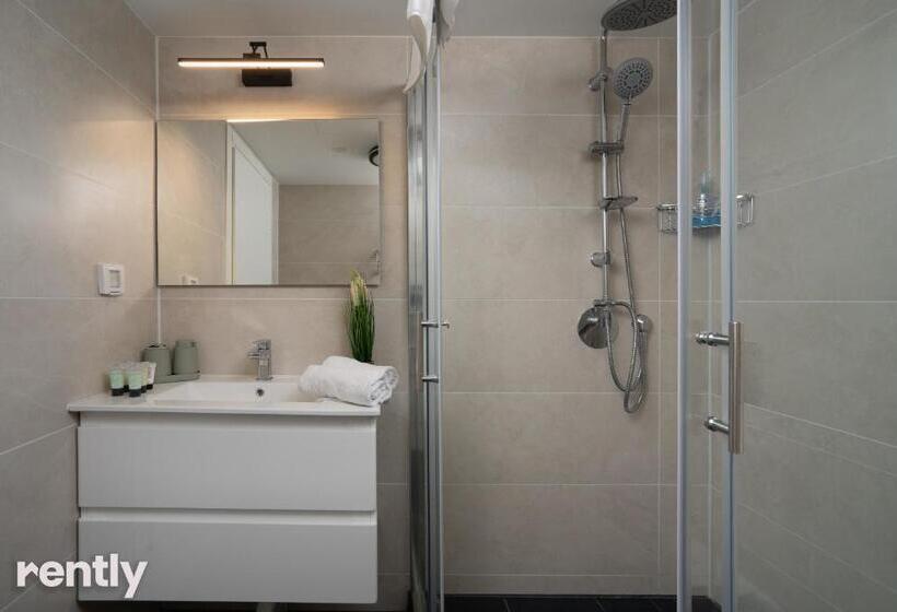 استودیوی استاندارد با چشم‌انداز دریا, Sea Side Daisy Apartment   By Rently