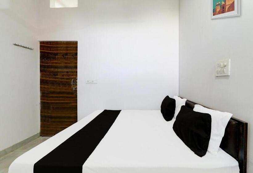 Quarto Triplo Clássico, Oyo Kn Guest House
