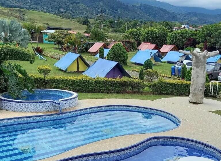 스탠다드 방갈로, Vaca Pintada Calima Campestre