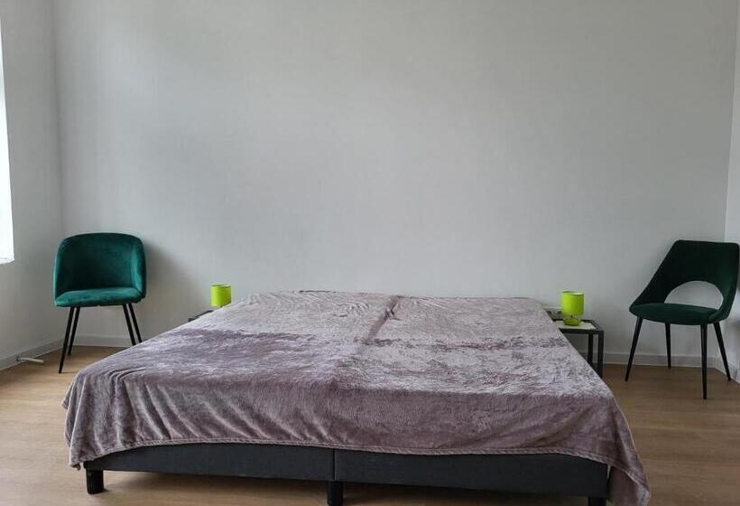 Четырехместный Номер Стандарт, Volkshaus Hbf Wg & Serviced Apartments
