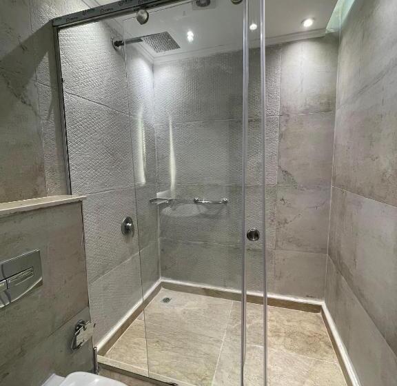 Economy Triple Room, Comfort Inn Sphinx View
