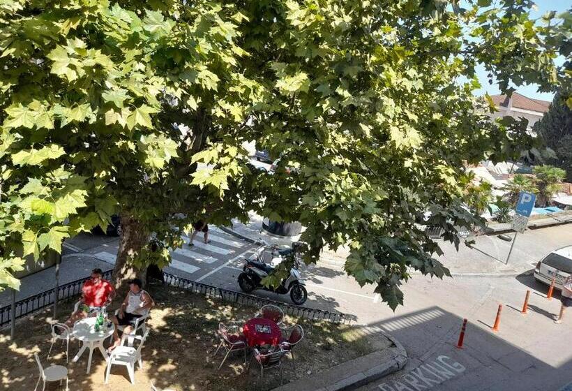 اتاق استاندارد سه تخته با بالکن, Ulpiana   Apartments,rooms,hostel